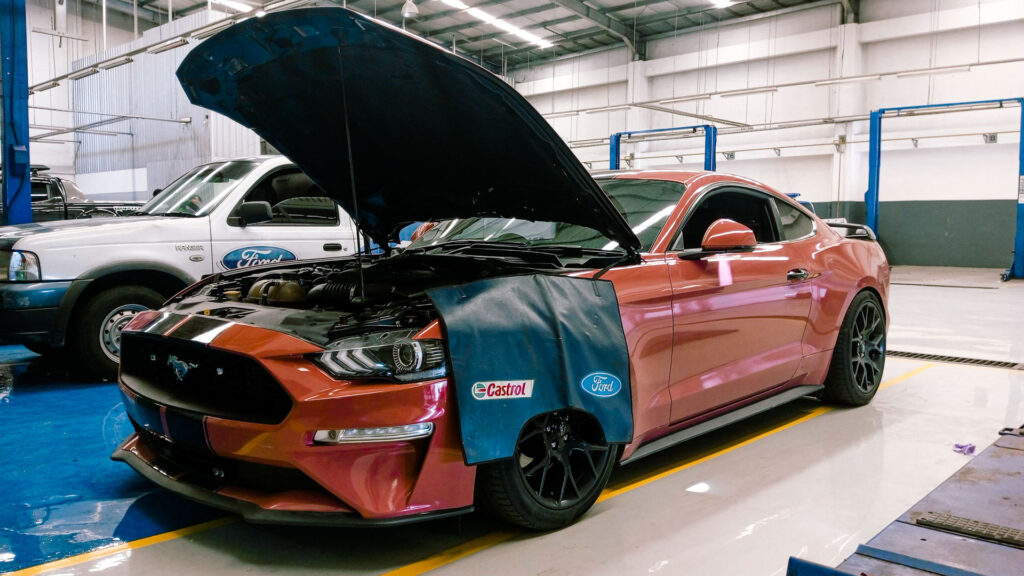 Ford Mustang di bengkel resmi Ford Yogyakarta